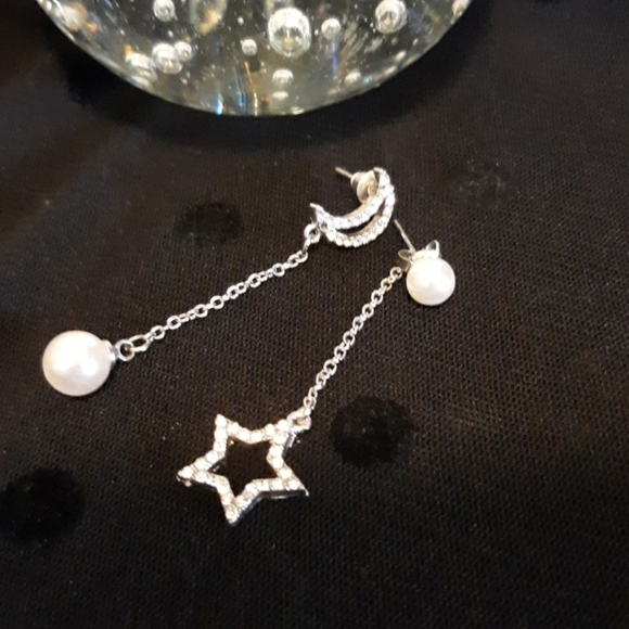 Moon Star & Pearl Earrings - Picture 2 of 2